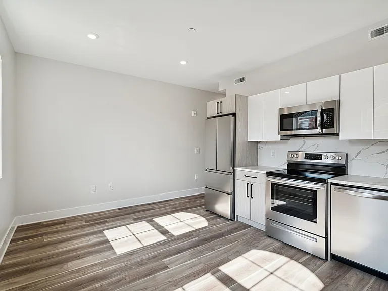 862 N 41st St — Photo 15