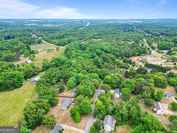 5th image of 143 Stoneview Dr