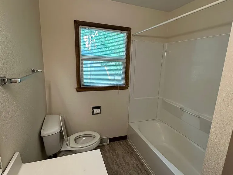 1011 Kellogg Ave — Photo 8