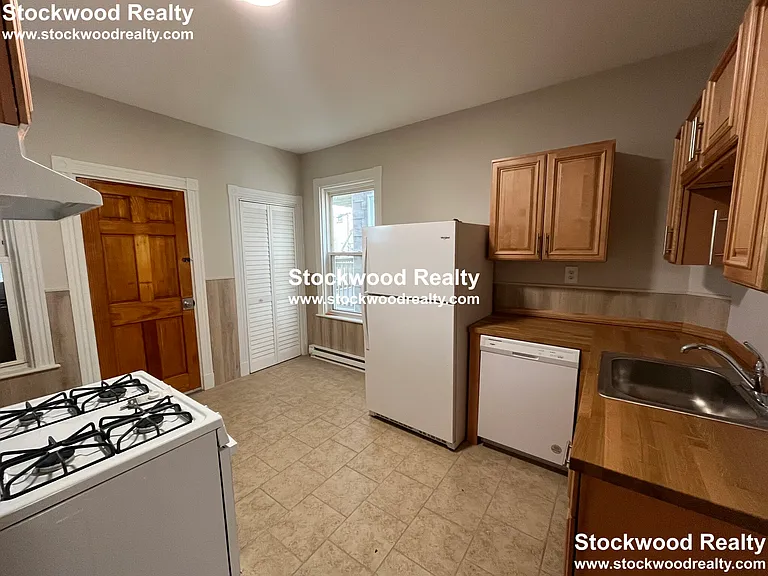 274 E Cottage St #1 — Photo 35
