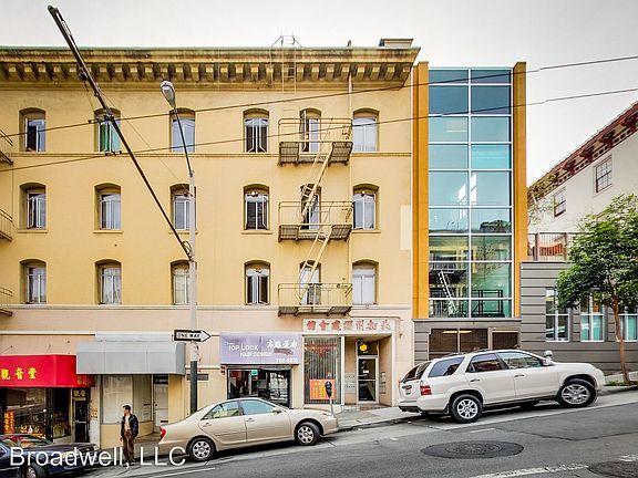 2nd image of 831 Sacramento St APT 21