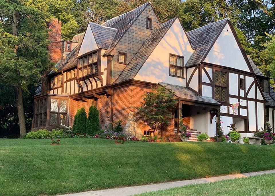 1st image of 400 Schenck Ave