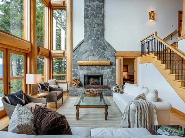 3826 Sunridge Dr, Whistler, BC V8E 0W1