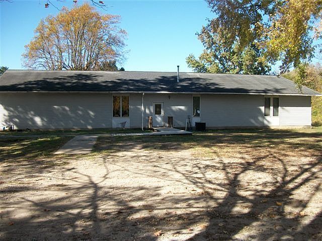 2nd image of 906 Routt St