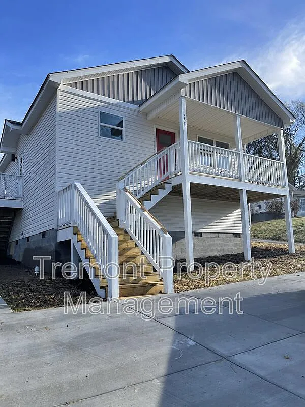 4 bed, 2.0 bath, 1350 sqft, $1,999 — Photo 1