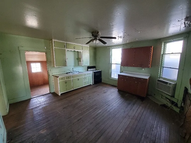 1103 Broadway St — Photo 12