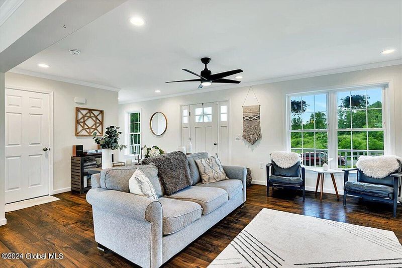 3rd image of 2 Lochvue Drive