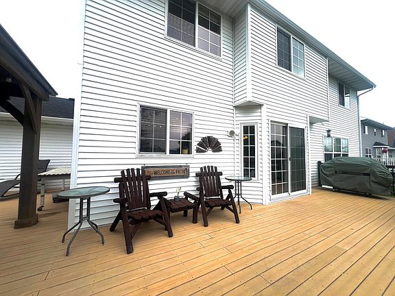 3rd image of 2208 Saddlebrook Rd
