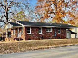414 Sampson St, Clinton, NC 28328