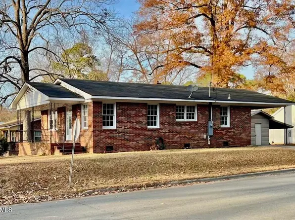 414 Sampson St, Clinton, NC 28328