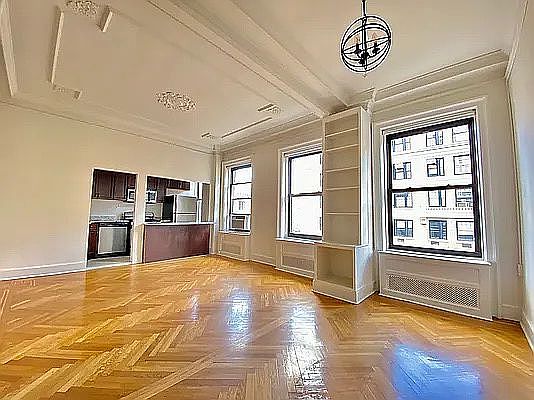 1st image of 1100 Madison Ave APT 8E