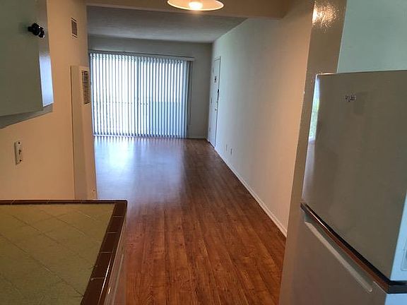 2nd image of 12817 Moorpark St #9