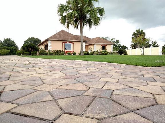 2nd image of 10 Country Club Ln