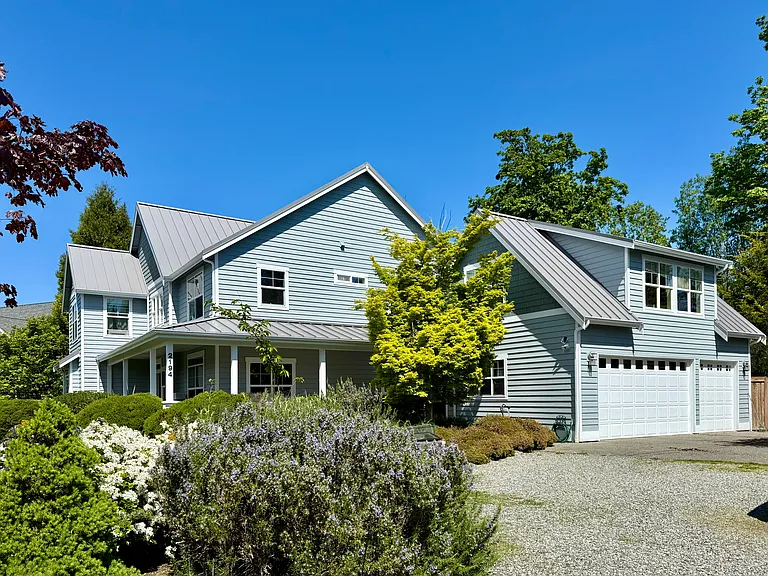 2194 Douglas Dr NE — Photo 3