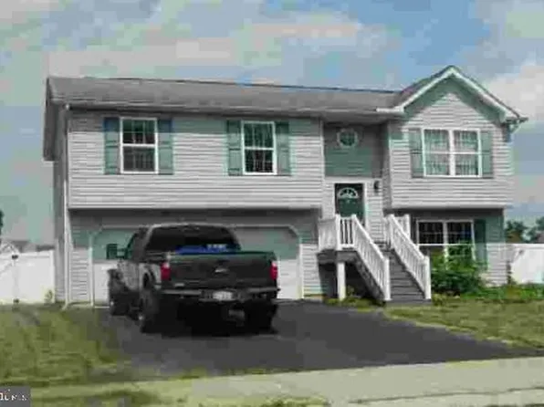 29 Shirk Dr, Fredericksburg, PA 17026