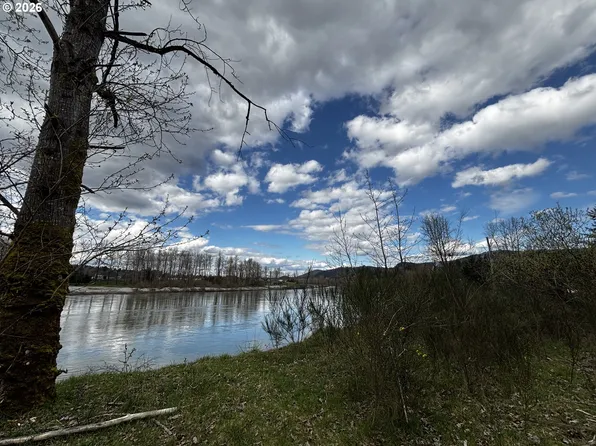 130 Horseshoe Bend Est, Kelso, WA 98626