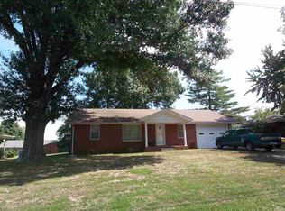 1818 Davy Crockett Cv, Dyersburg, TN 38024