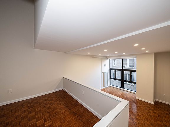 3rd image of 135 W 70th St APT 4E