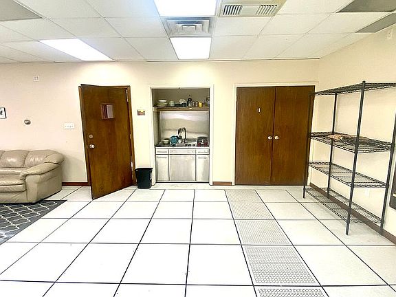 4th image of 3300 Hudson Ave #2R