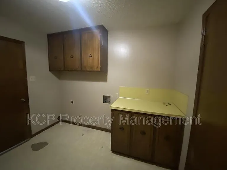 4914 S South Cir #U — Photo 15