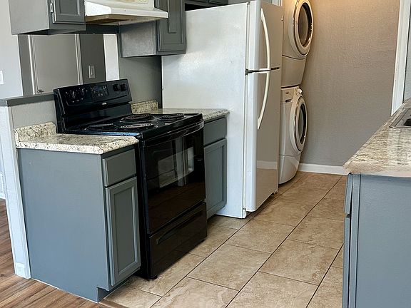 3rd image of 147 Allencrest Dr #C