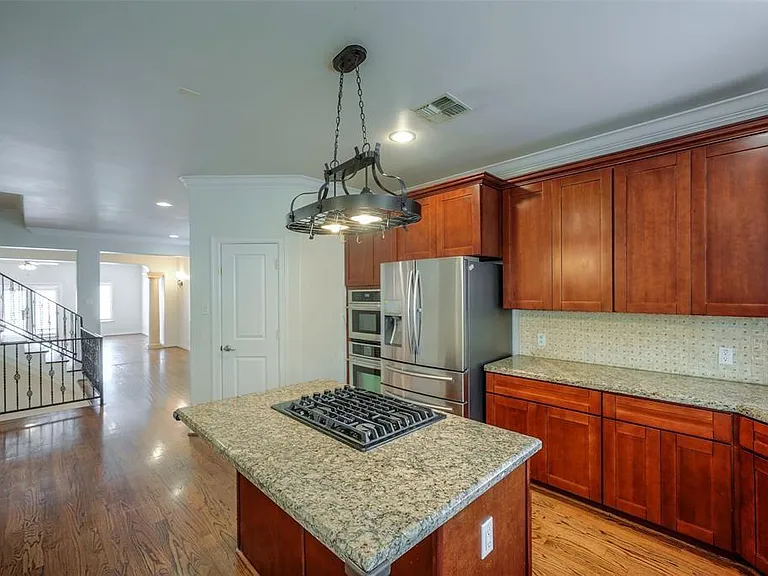 4218 Drake St #B — Photo 14