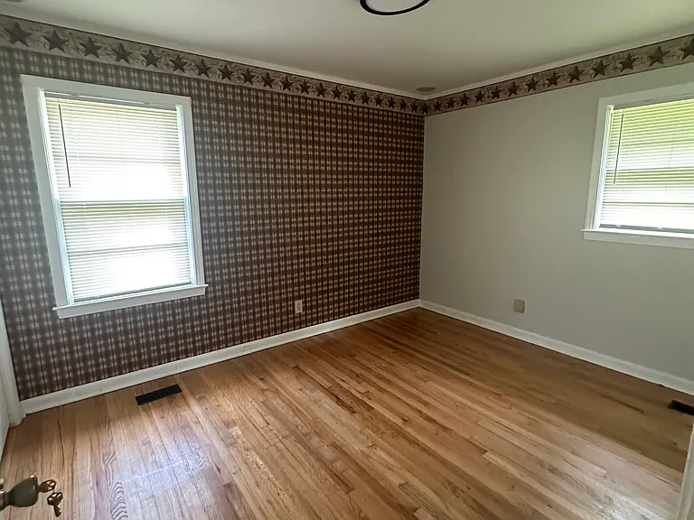 1801 Winston Dr — Photo 10