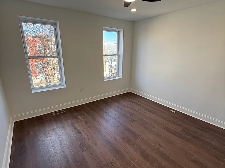 2609 E Monument St — Photo 13