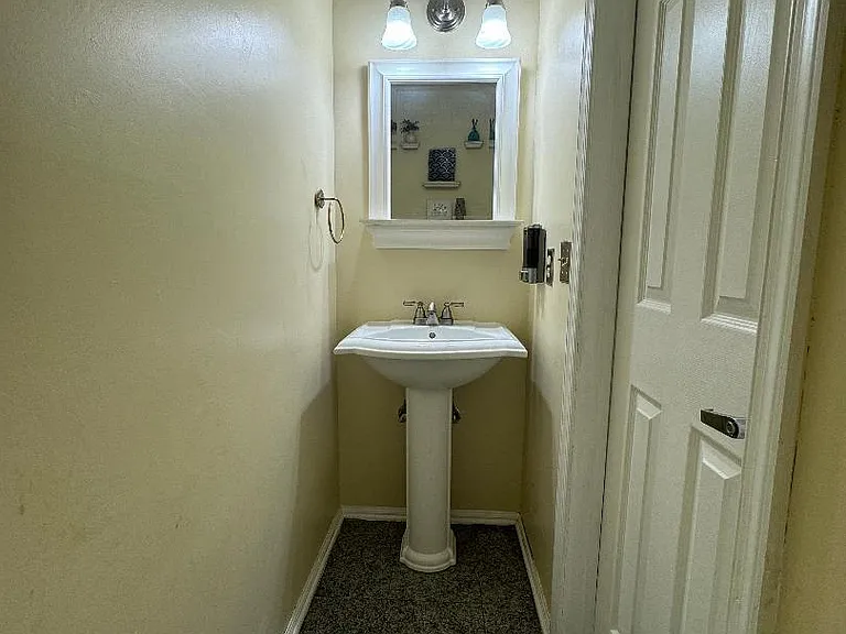 18 E Countryside Dr — Photo 7
