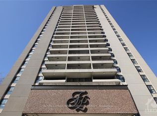 1785 Frobisher Ln #1102, Ottawa, ON K1G3T7