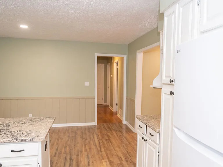 2945 Harcourt Dr — Photo 12