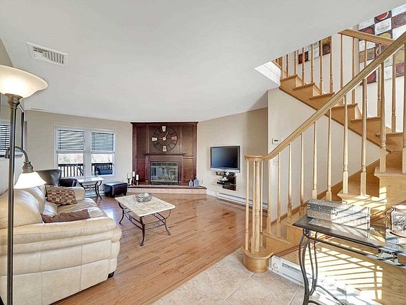 3rd image of 175 Fairway Dr