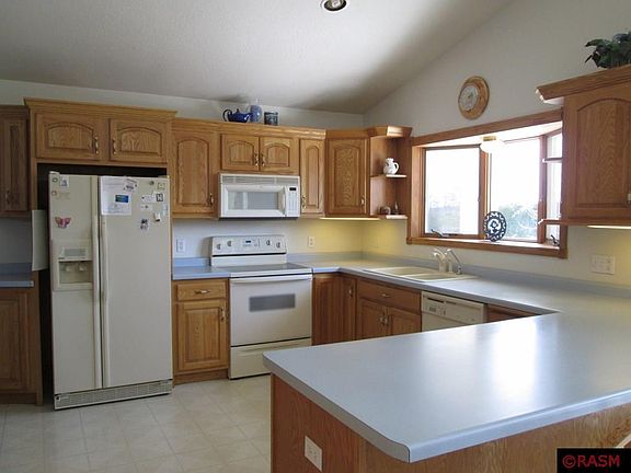 3rd image of 216 Higbie Ave E