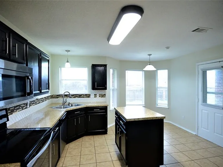 2909 Maria Dr — Photo 7
