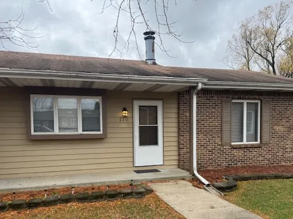 110 Meadows Cir, Crown Pt, IN 46307