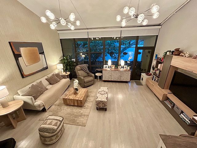 Spacious Living room with high ceiling