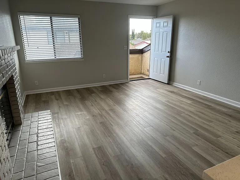 429 S Sunset St #C — Photo 5