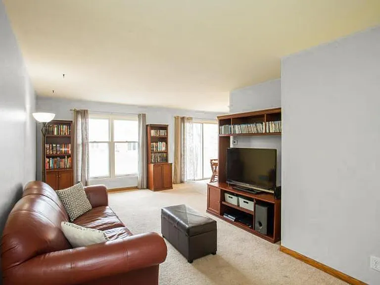1350 Barkley Ct — Photo 9