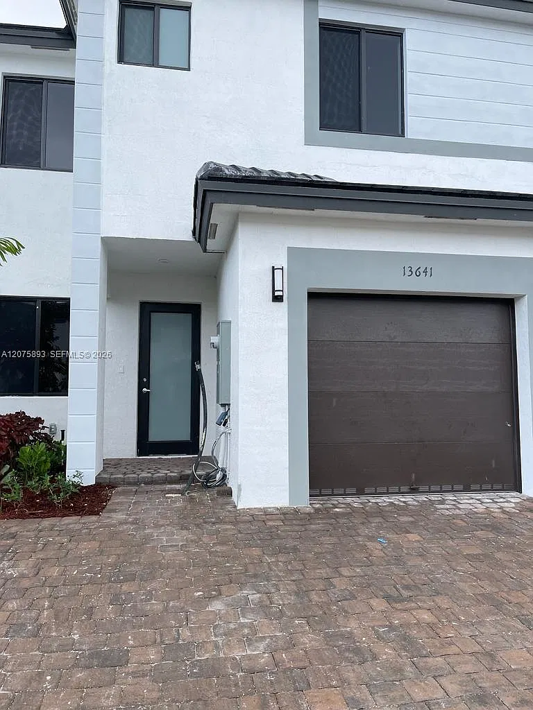 Century Gardens South — Photo 1
