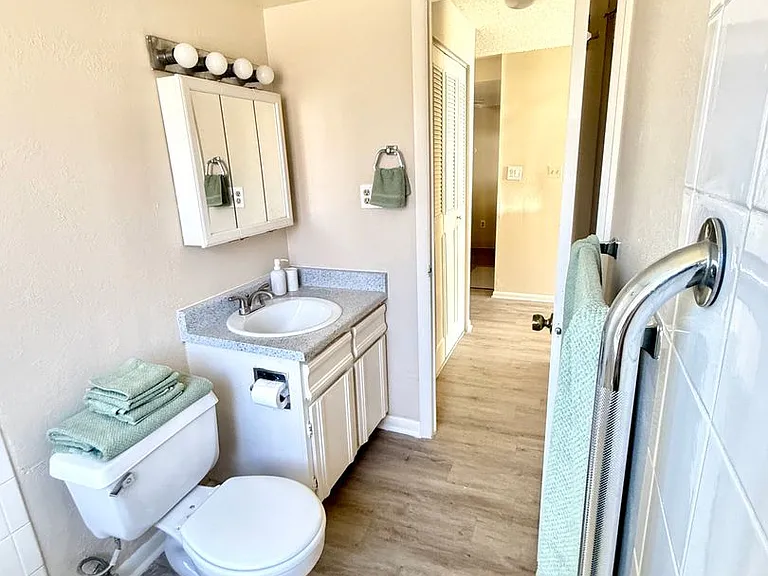 Cimarron Apartments — Photo 9