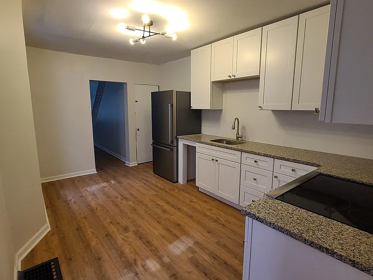 1218 Spring St — Photo 3