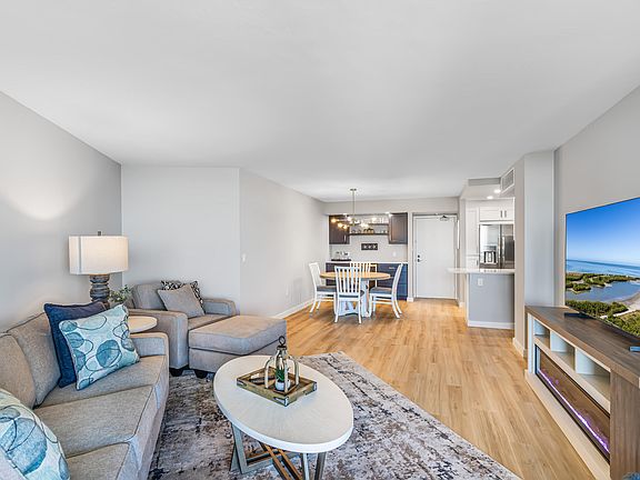 5th image of 440 Seaview Ct APT 1908