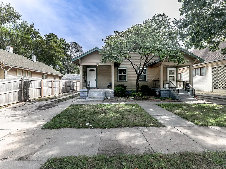 1554 N Market is the ( Left unit of the Duplex )