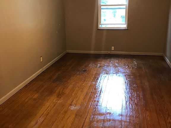 Master Bdrm w/closet+storage