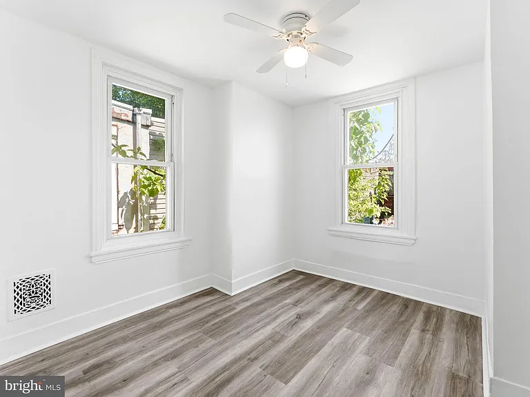 1831 E Clementine St — Photo 17