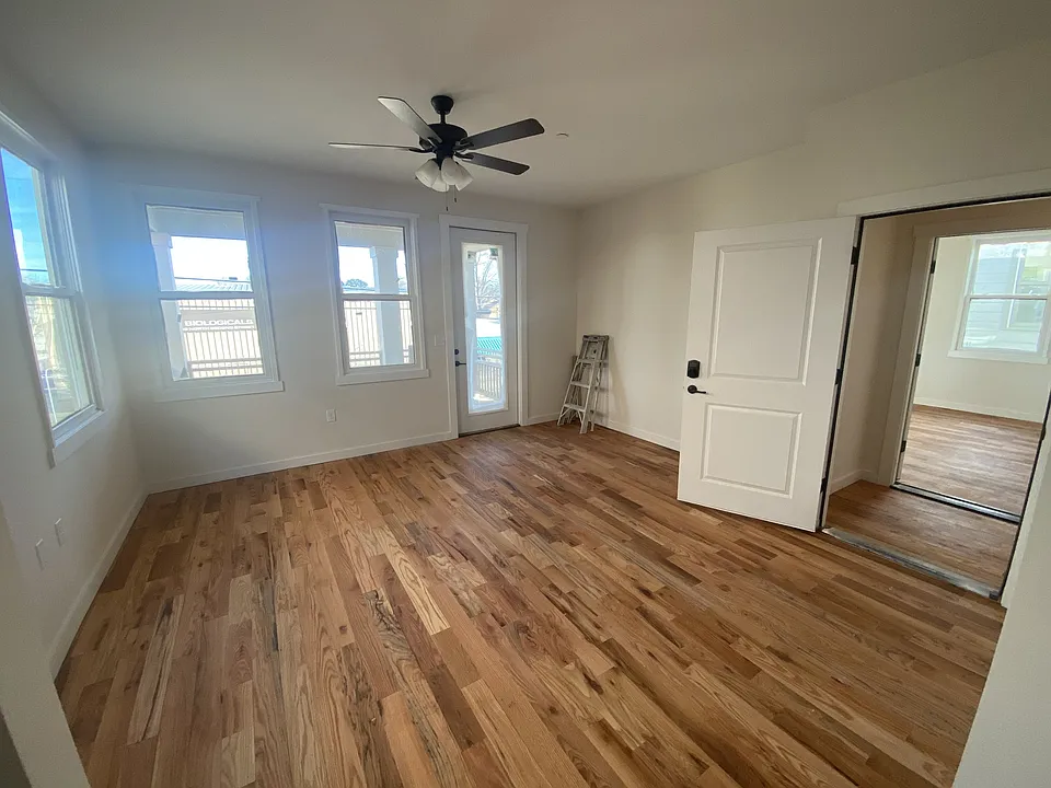 601 N 2nd St #201