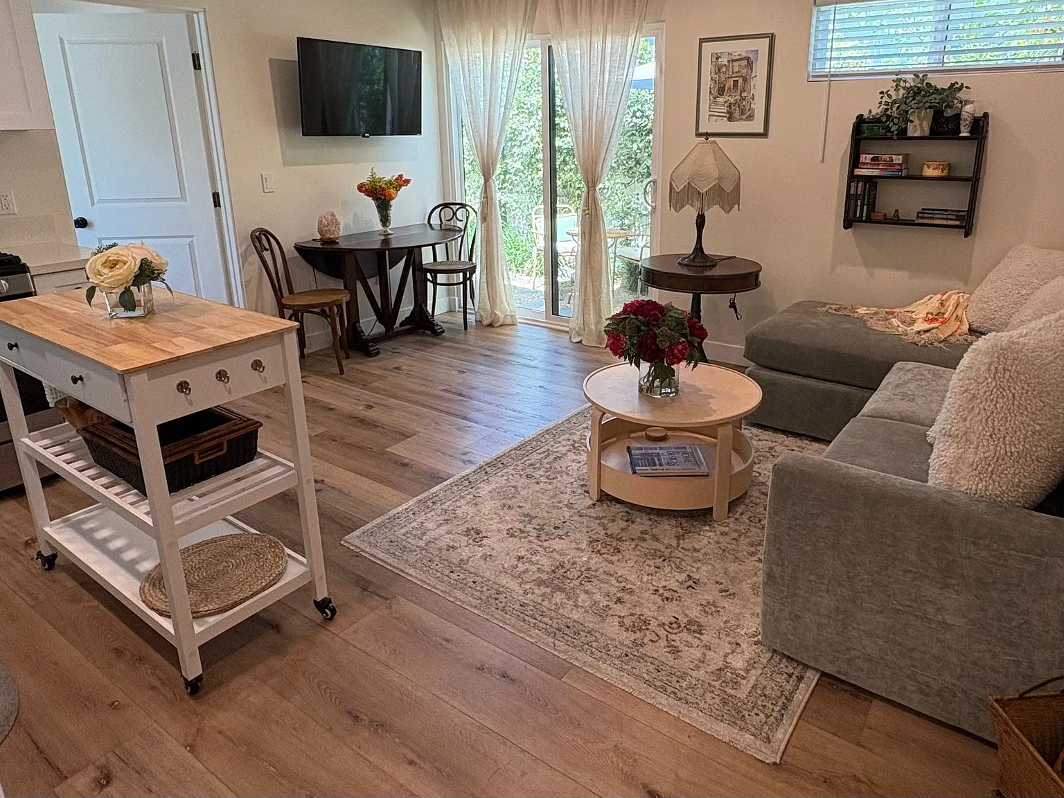 1 bed, 595 sqft, $2,700 — Photo 3