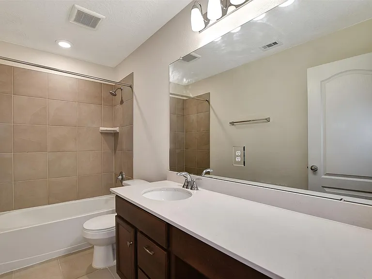 9403 Castillo Ct — Photo 32