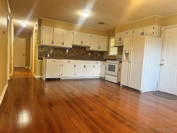 5th image of 429 Fieldbrook Dr