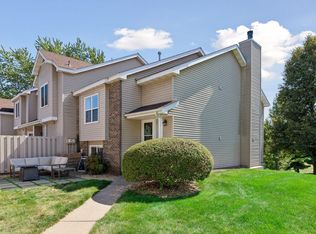 10237 Arrowwood Dr, Eden Prairie, MN 55347